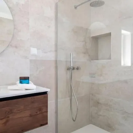 Beautiful Newly Renovated In 2024 On Portuguese Vila Amoreira (Leiria)