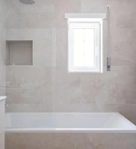 Beautiful Newly Renovated In 2024 On Portuguese * Amoreira (Leiria)